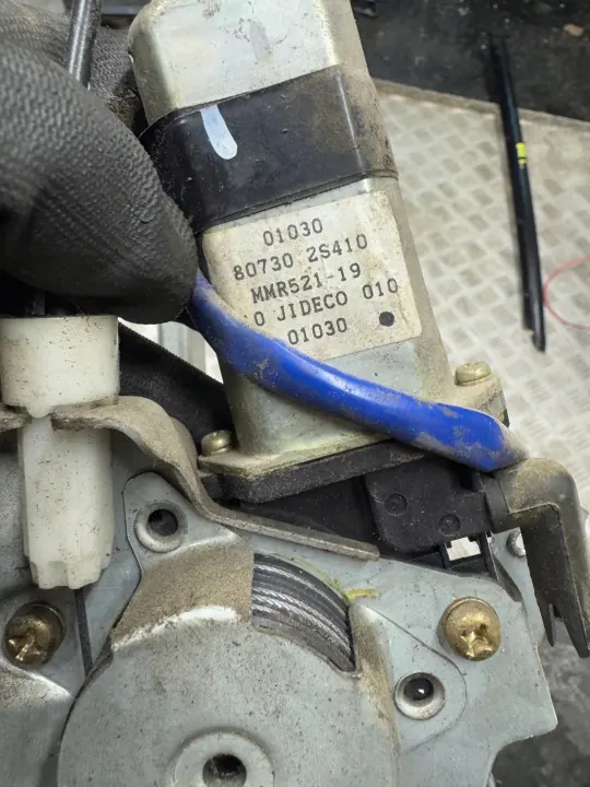 Régulateur de Vitre Droit Avant Nissan Navara D22 NP300 OEM image 4