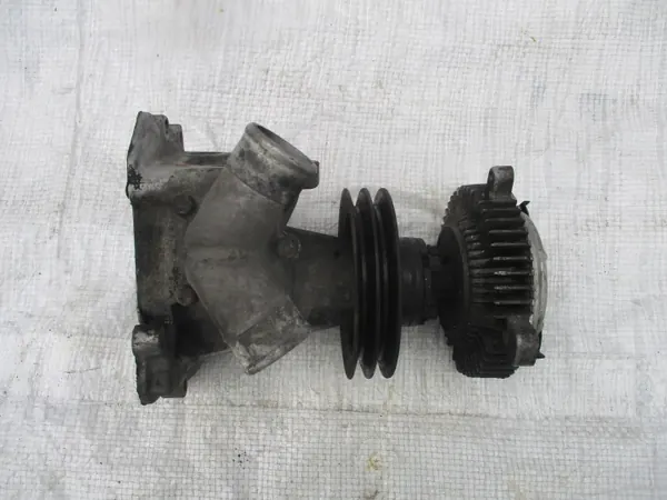 Bomba de agua OEM R1172010701 para Mercedes W107/W126 image 2