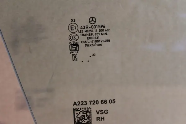 Cristal Puerta Delantera Derecho OEM A2237206605 Mercedes S-Class image 3