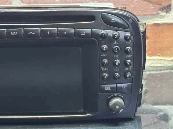 Radio Navigation Mercedes R230 OEM A2308202589 image 3