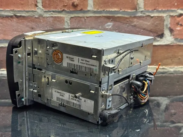 Radio Navigation Mercedes R230 OEM A2308202589 image 4