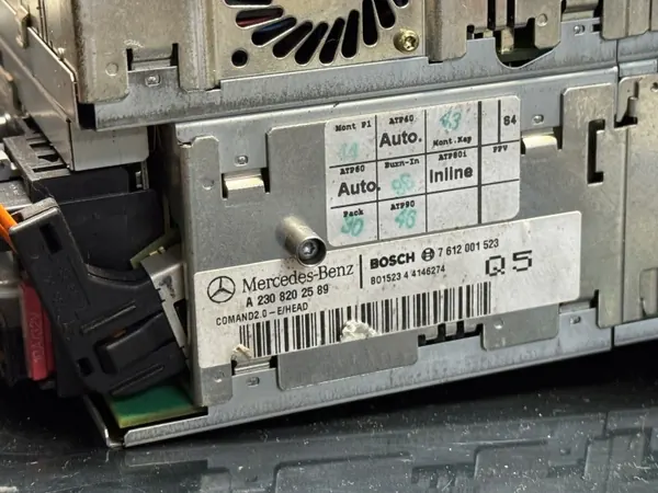 Radio Navigation Mercedes R230 OEM A2308202589 image 5
