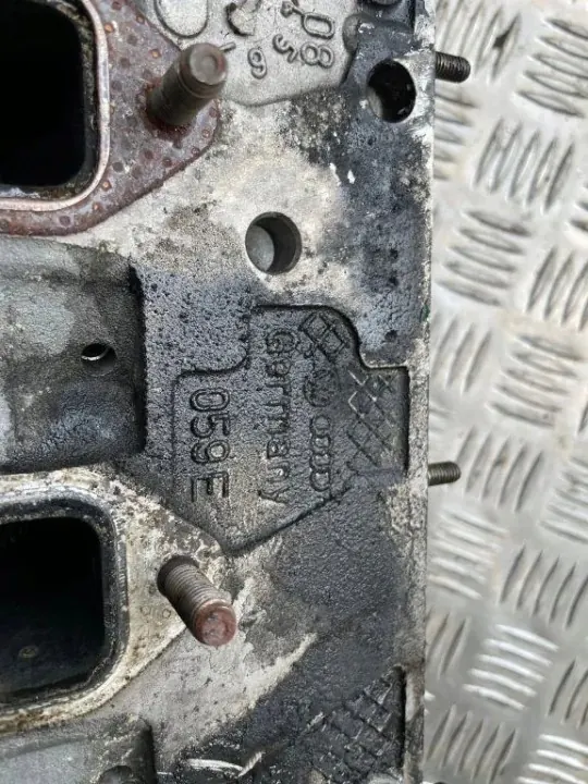 Begagnad Audi OE cylinderhuvud 059E 2.5L diesel image 6