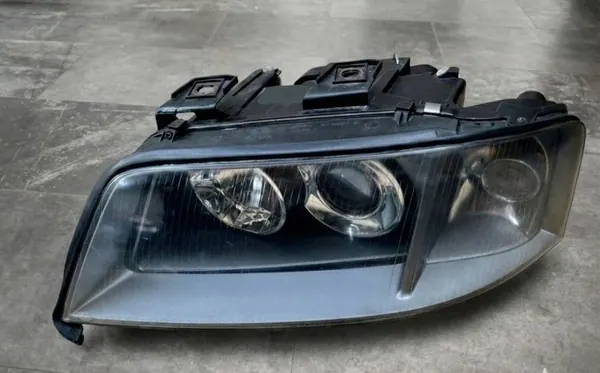 Farol dianteiro Audi OEM 4Z7941003A - Peça original usada image 2