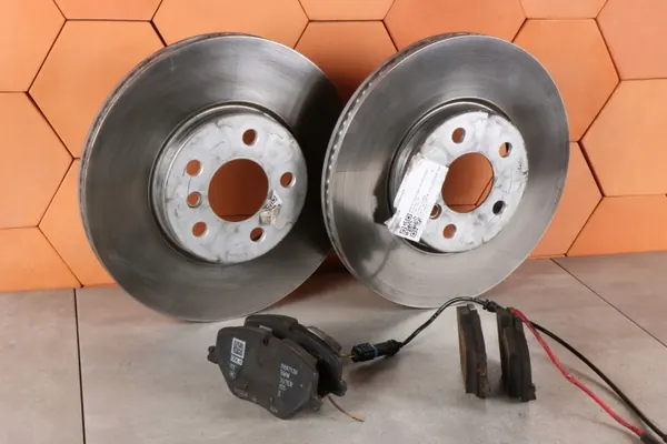 Conjunto discos e pastilhas dianteiros OEM 6891079 image 2