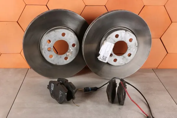 Conjunto discos e pastilhas dianteiros OEM 6891079 image 3