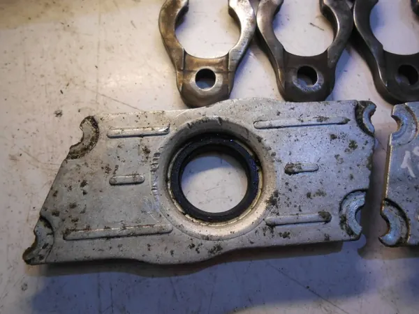 Tapón de montaje inyector Audi A4 B8 OEM 03L103113 image 4