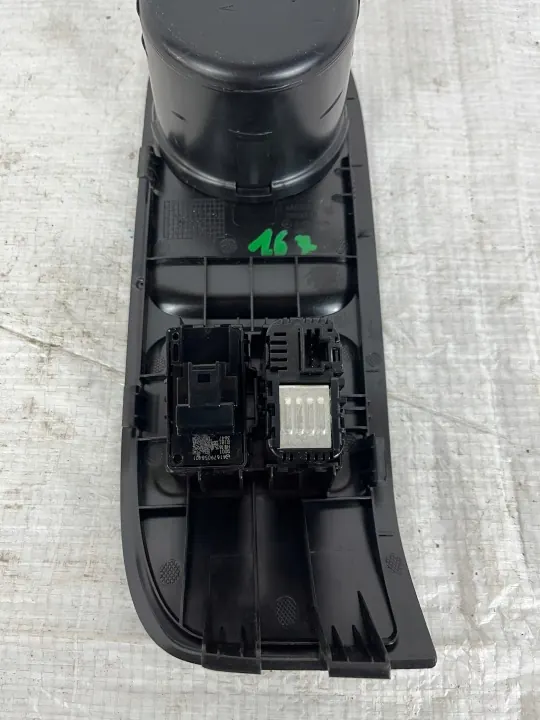 Porta-copos USB Mercedes GLS 167 OEM A1676950201 image 4