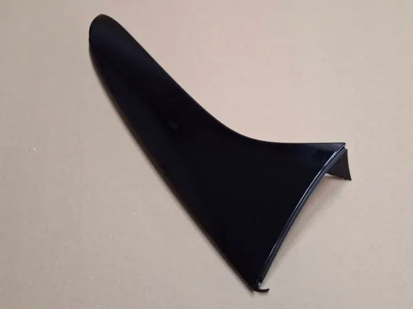 Mercedes B-luokka W247 oikea spoilerinauha OEM A2477901200 image 4