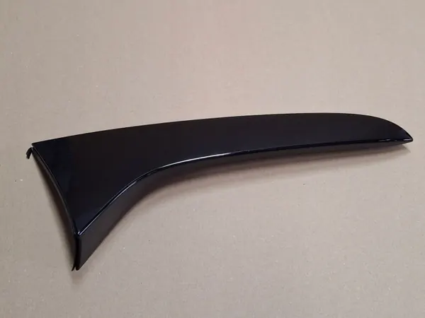 Mercedes B-luokka W247 oikea spoilerinauha OEM A2477901200 image 5