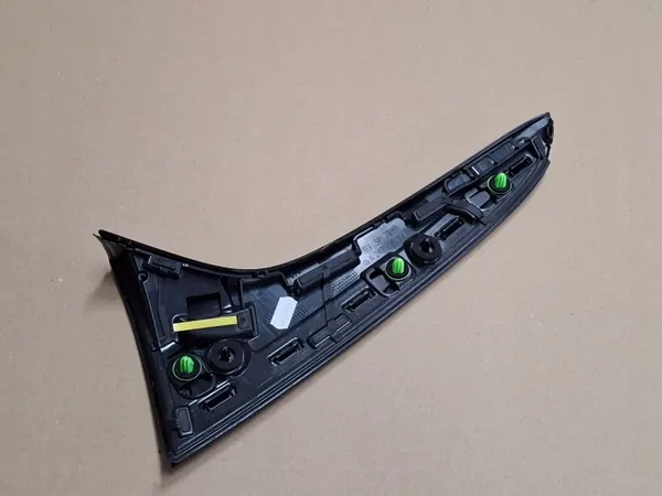 Mercedes B-luokka W247 oikea spoilerinauha OEM A2477901200 image 6