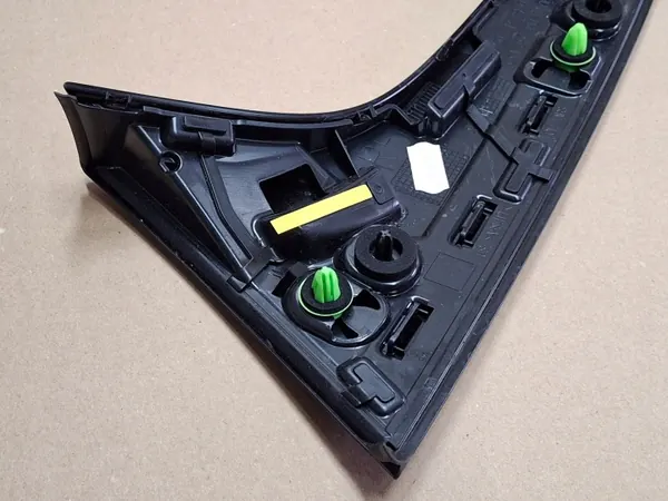 Mercedes B-luokka W247 oikea spoilerinauha OEM A2477901200 image 7