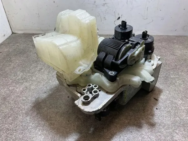 Tesla Model S 2021 Ausgleichsbehälter OEM 152300700E image 3