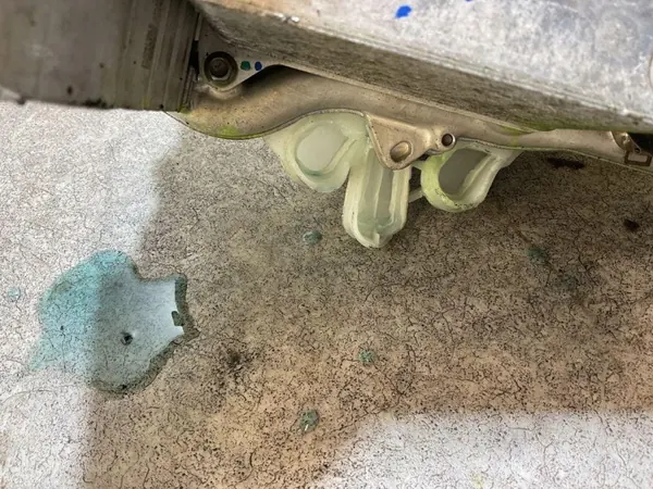 Tesla Model S 2021 Ausgleichsbehälter OEM 152300700E image 6