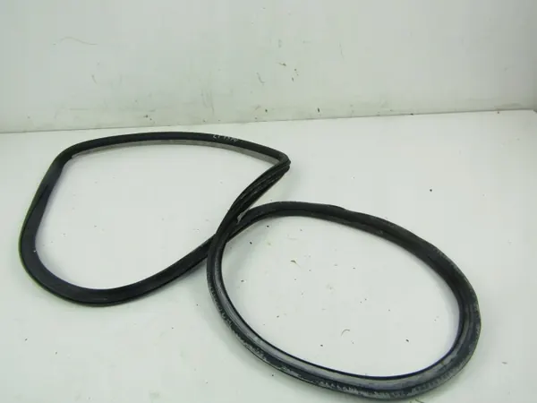 Joint de porte arrière gauche OEM AK-6-90533 VW Passat B5 FL image 2