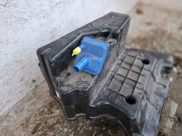 AdBlue-tank Audi A4 B9 OEM 8W0131878AM Begagnad image 6