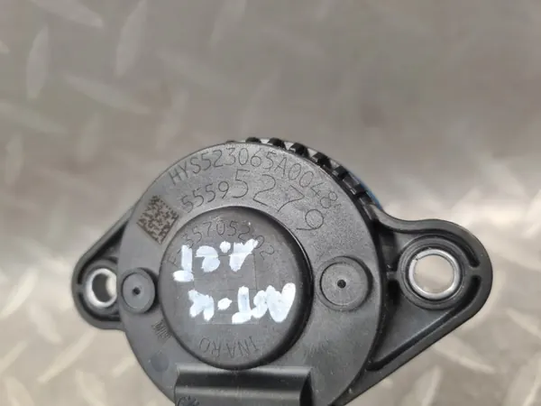 Sensor de árvore de cames OEM 55595279 para Opel Astra V 1.2 Turbo image 3