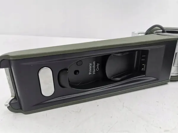 OEM 1072878 Keskikonsolin käsinoja vasen puoli image 3