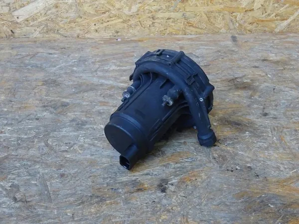 ILMAPUMPPU AUDI A3 8L GOLF IV 1.8T 078906601D image 2