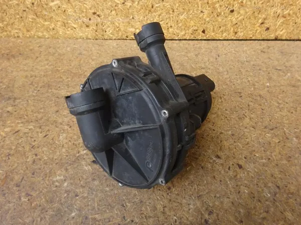 ILMAPUMPPU AUDI A3 8L GOLF IV 1.8T 078906601D image 4