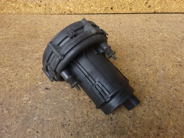 ILMAPUMPPU AUDI A3 8L GOLF IV 1.8T 078906601D image 5