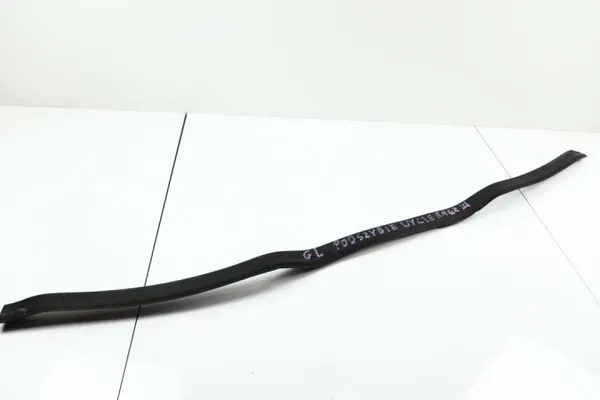 Mercedes W164 tuulilasin tiiviste OEM w164-uszcze-podsz. image 2