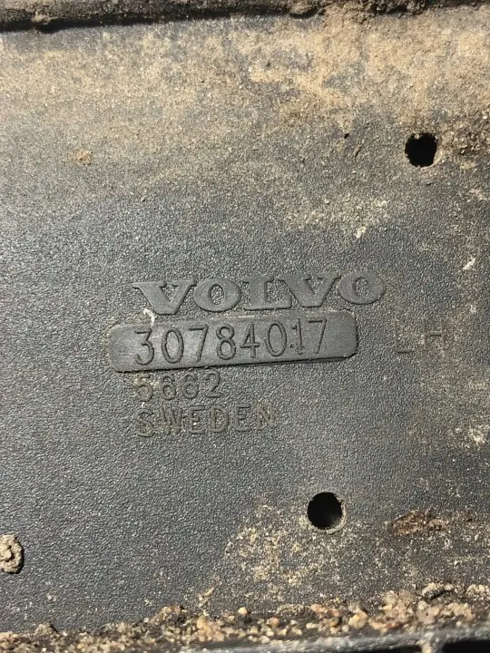 Volvo XC90 etu vasen kattorailitiiviste OEM 30784017 image 3