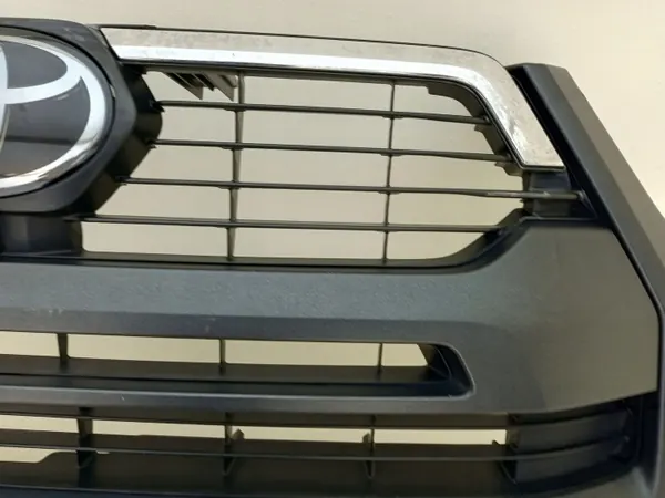 Rejilla delantera OEM 53100-YP270 para Toyota Hilux VIII image 10