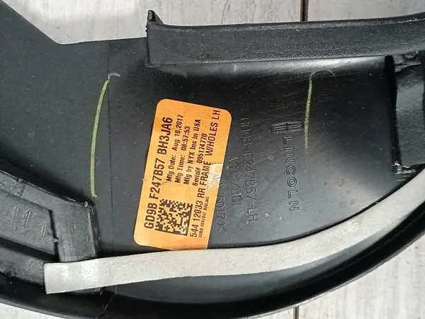 Takaikkunan vasen tiiviste OEM GD9BF247B57 Lincoln image 3
