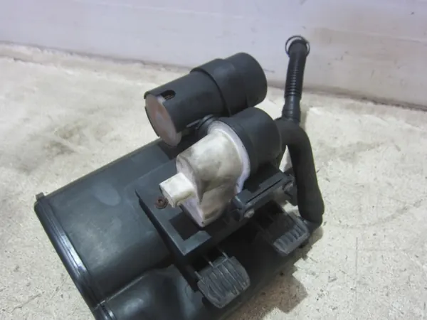 BMW X3 F25 Kolfilterhus OEM 16117220721 image 3
