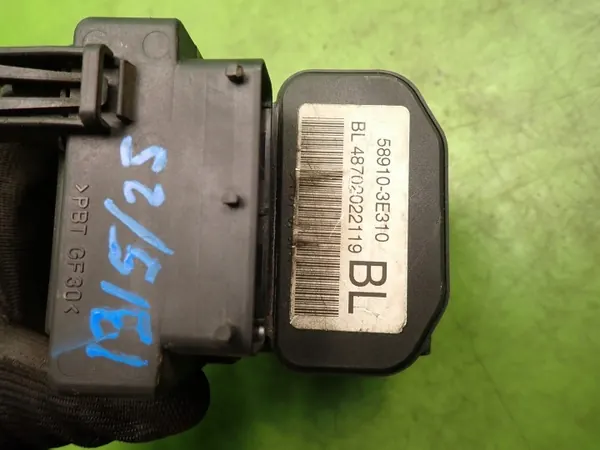 Pompe ABS OEM 0273004660 pour Kia Sorento I 3.5 image 8