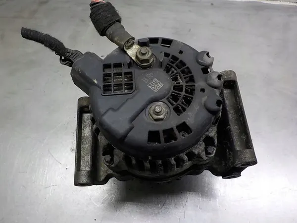OPEL ASTRA J 1.3 CDTI Vaihtovirtageneraattori 13502986 image 3
