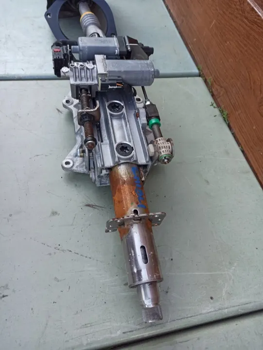 Maserati Ghibli III ristisalko OEM 067000581XXsd image 3