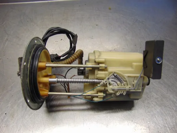 Mercedes-Benz A1684701494 Polttoainepumppu - Tankissa image 3