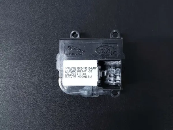 Enchufe USB Land Rover Defender OEM J9C319010AAW image 3