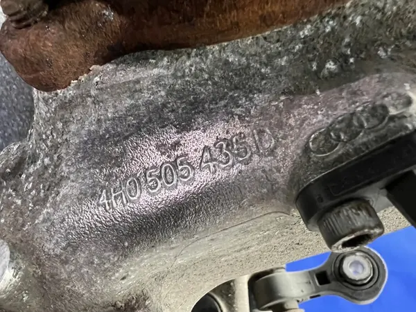 AUDI A8 D4 Vasemman Takapään Koukku 4H0505435D image 5