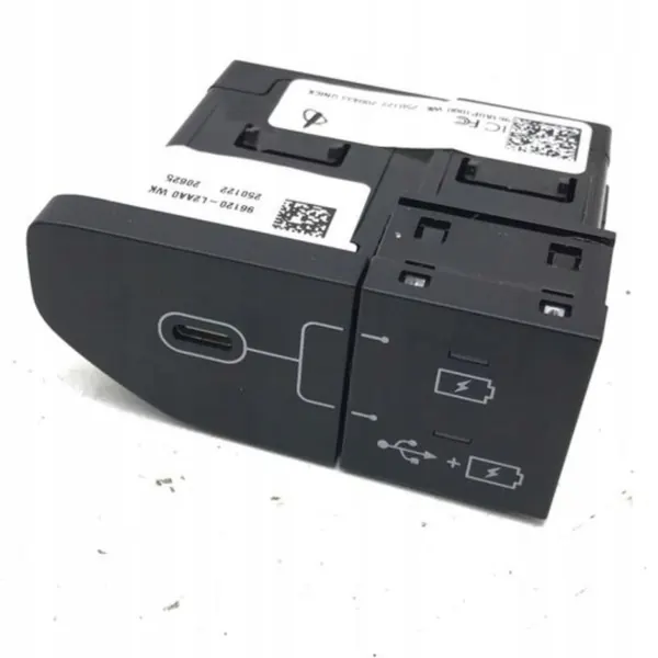 Kia USB-C Latausportti OEM 961A0P1000 - Käytetty image 2