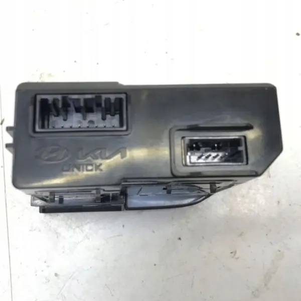 Kia USB-C Latausportti OEM 961A0P1000 - Käytetty image 4