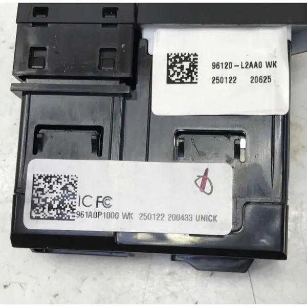 Kia USB-C Latausportti OEM 961A0P1000 - Käytetty image 7