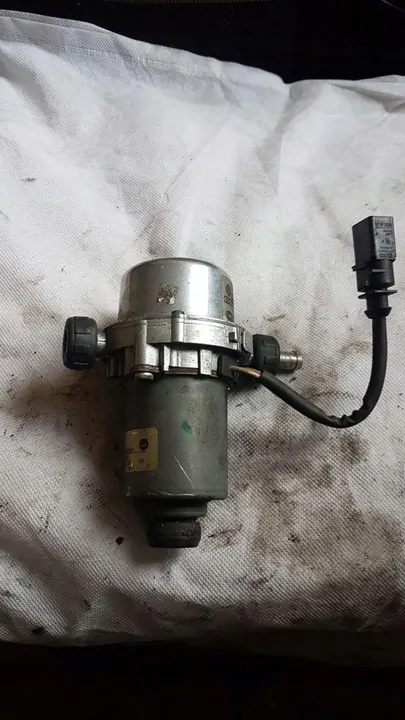 Audi Q7 4L 2007 Imupumppu OEM 8E0927317B image 2