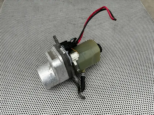 Bomba direção Ford OEM 4M513K514BD Usada image 2