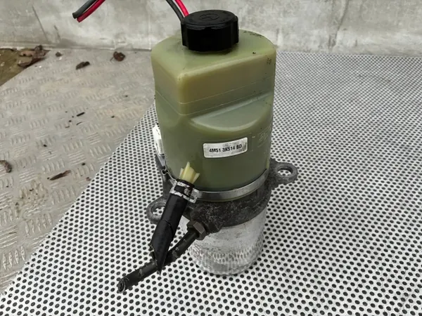 Bomba direção Ford OEM 4M513K514BD Usada image 4