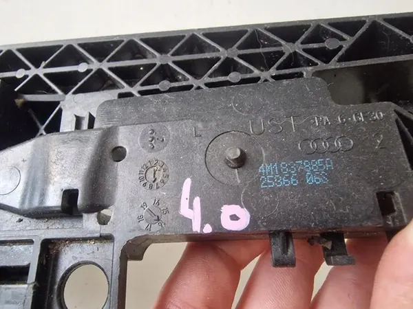 Vasen Etuoven Kahvan Kiinnitys Audi Q7 4M 4M1837885A image 6