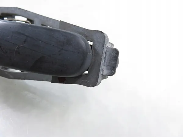 Ovenkahvan Kiinnitys Vasemmalle Edessä VW T5 7H0837885C image 2