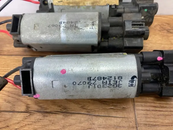 Sätesmotor OEM L0031553AA15PINYA Corvette C6 image 9