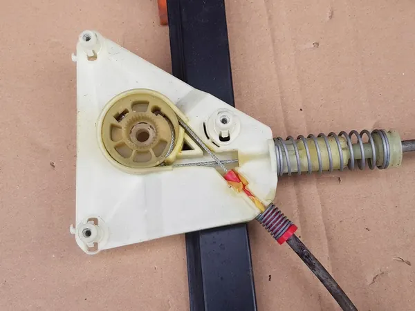 Mecanismo da janela dianteira direita / Audi A3 8P 3 portas / OEM image 3