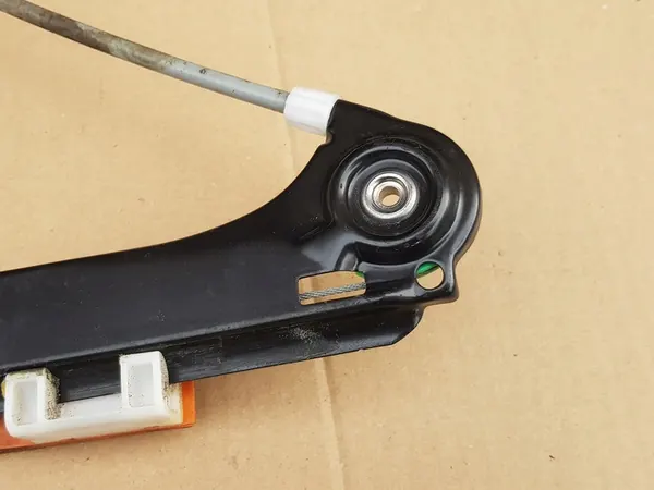 Mecanismo da janela dianteira direita / Audi A3 8P 3 portas / OEM image 8