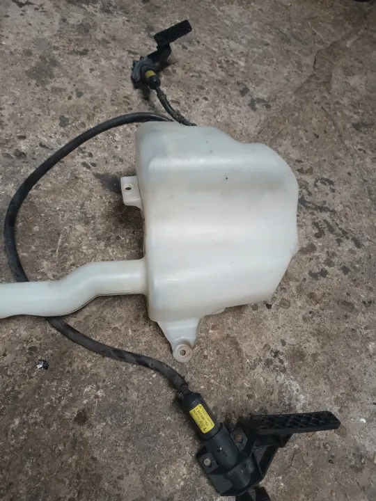 Scheibenwaschbehälter OEM 1S7113K163AF für Ford Mondeo MK3 image 2