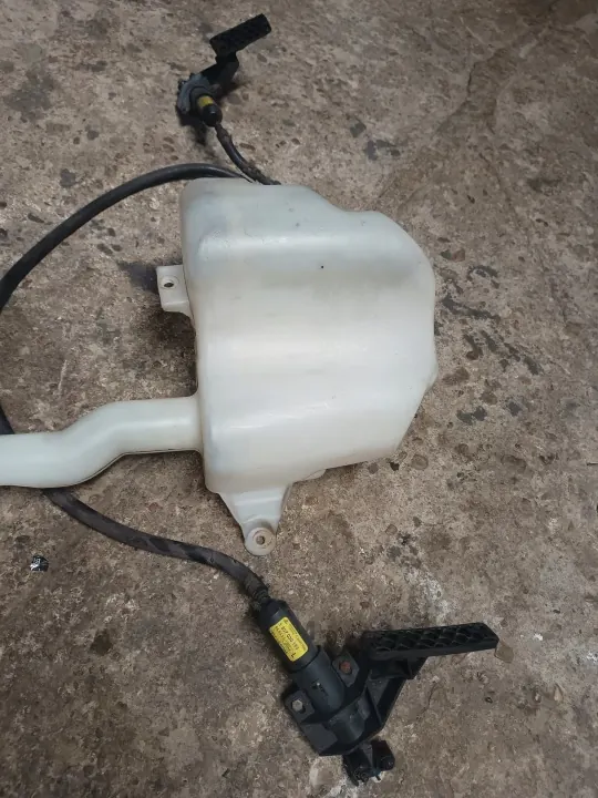 Scheibenwaschbehälter OEM 1S7113K163AF für Ford Mondeo MK3 image 7