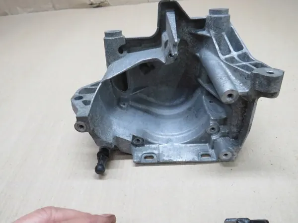 Soporte filtro combustible Ford Kuga II 2017 OEM 9804498180 image 4